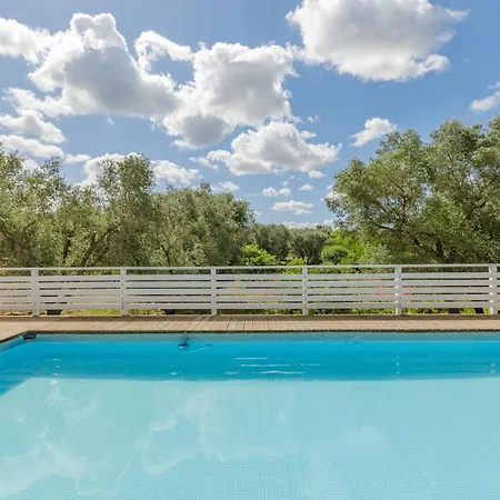 Trullo Quattro Carrini Con Piscina