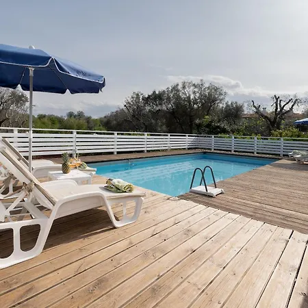 Trullo Quattro Carrini Con Piscina * 切列梅萨皮卡